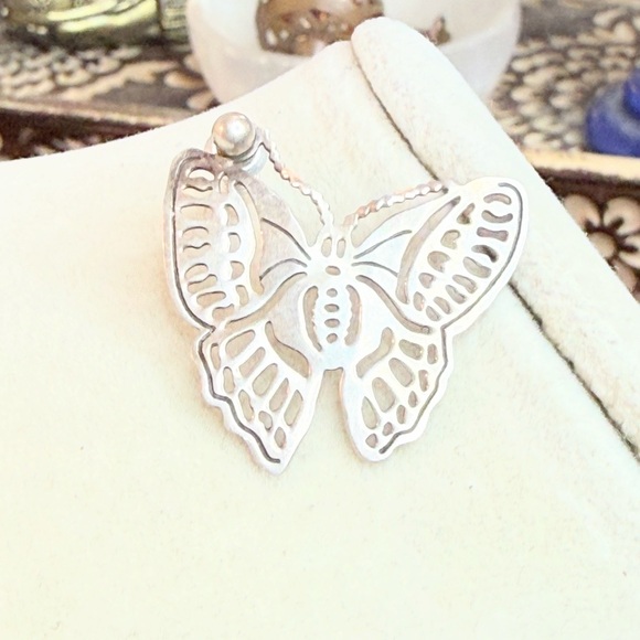 Sterling Silver Butterfly Stud Earrings Filigree Cutout Small Vintage - Picture 4 of 12